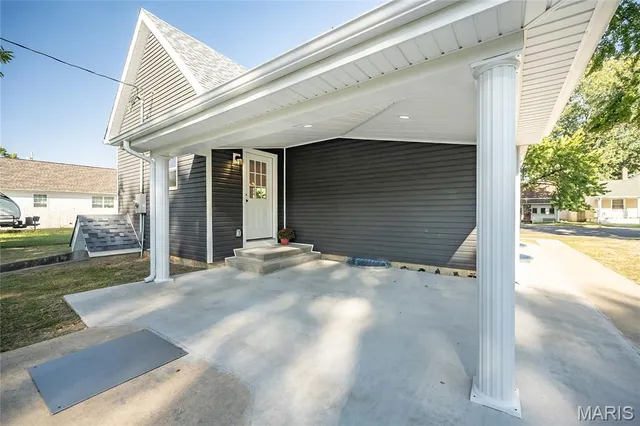 $225,000 | 323 Church Street, East Alton, IL 62024