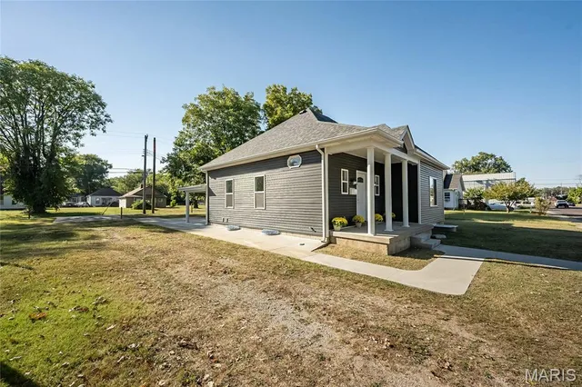 $225,000 | 323 Church Street, East Alton, IL 62024