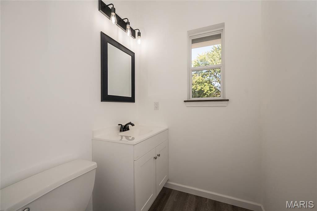 323 Church Street East Alton, IL 62024 - Photo 8 of 52