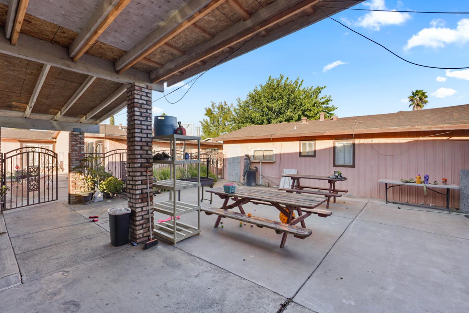 7685 Walnut Avenue Winton, CA 95388 - Photo 7 of 16 a view of a chairs and table in patio with a barbeque