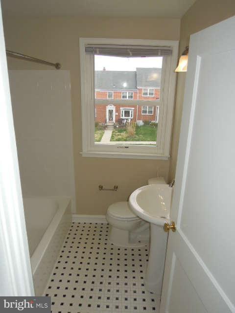 1806 Burnwood Road Baltimore, MD 21239 - Photo 20 of 29 Bath
