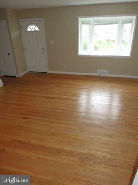 1806 Burnwood Road Baltimore, MD 21239 - Photo 3 of 29 Living Room