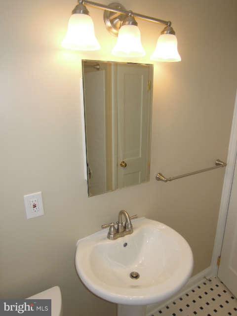 1806 Burnwood Road Baltimore, MD 21239 - Photo 21 of 29 Bath