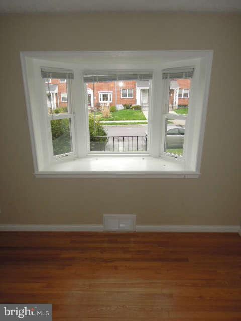 1806 Burnwood Road Baltimore, MD 21239 - Photo 4 of 29 Living Room
