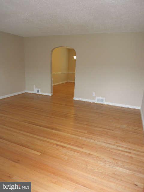 1806 Burnwood Road Baltimore, MD 21239 - Photo 6 of 29 Living Room