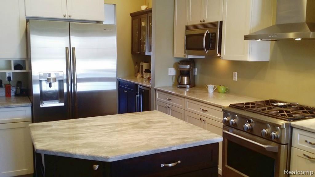 45900 South Stonewood Road, Unit 225 Canton, MI 48187 - Photo 10 of 61 ak8_142108.jpg
