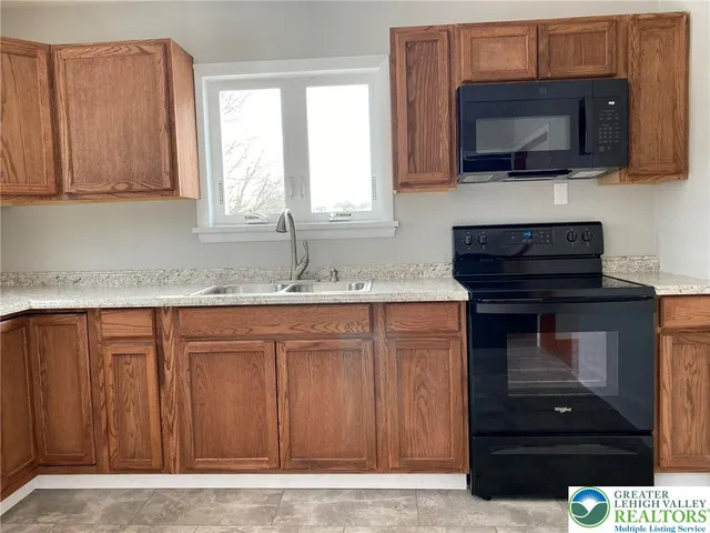 $2,150 | 6450 Sullivan Trail, Wind Gap, PA 18091