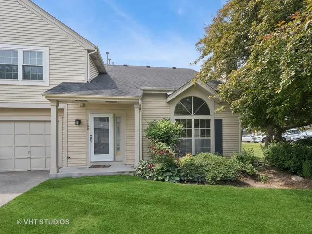 $279,900 | 1102 North Knollwood Drive, Palatine, IL 60067