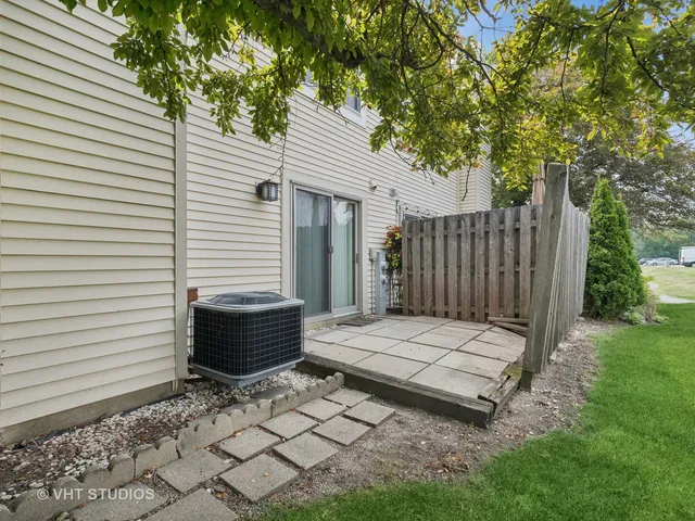 $279,900 | 1102 North Knollwood Drive, Palatine, IL 60067