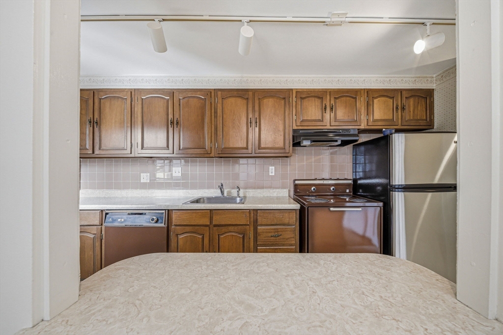 114 Evans Road, Unit 5 Boston, MA 02445 - Photo 10 of 33