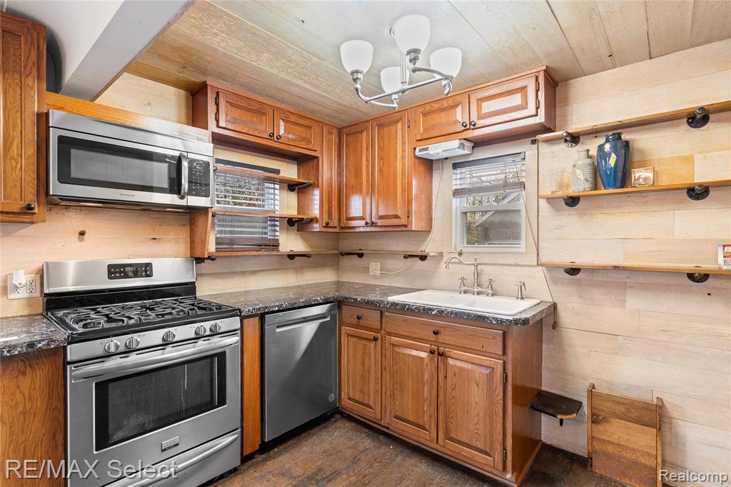 6571 East River Road Flushing, MI 48433 - Photo 4 of 19