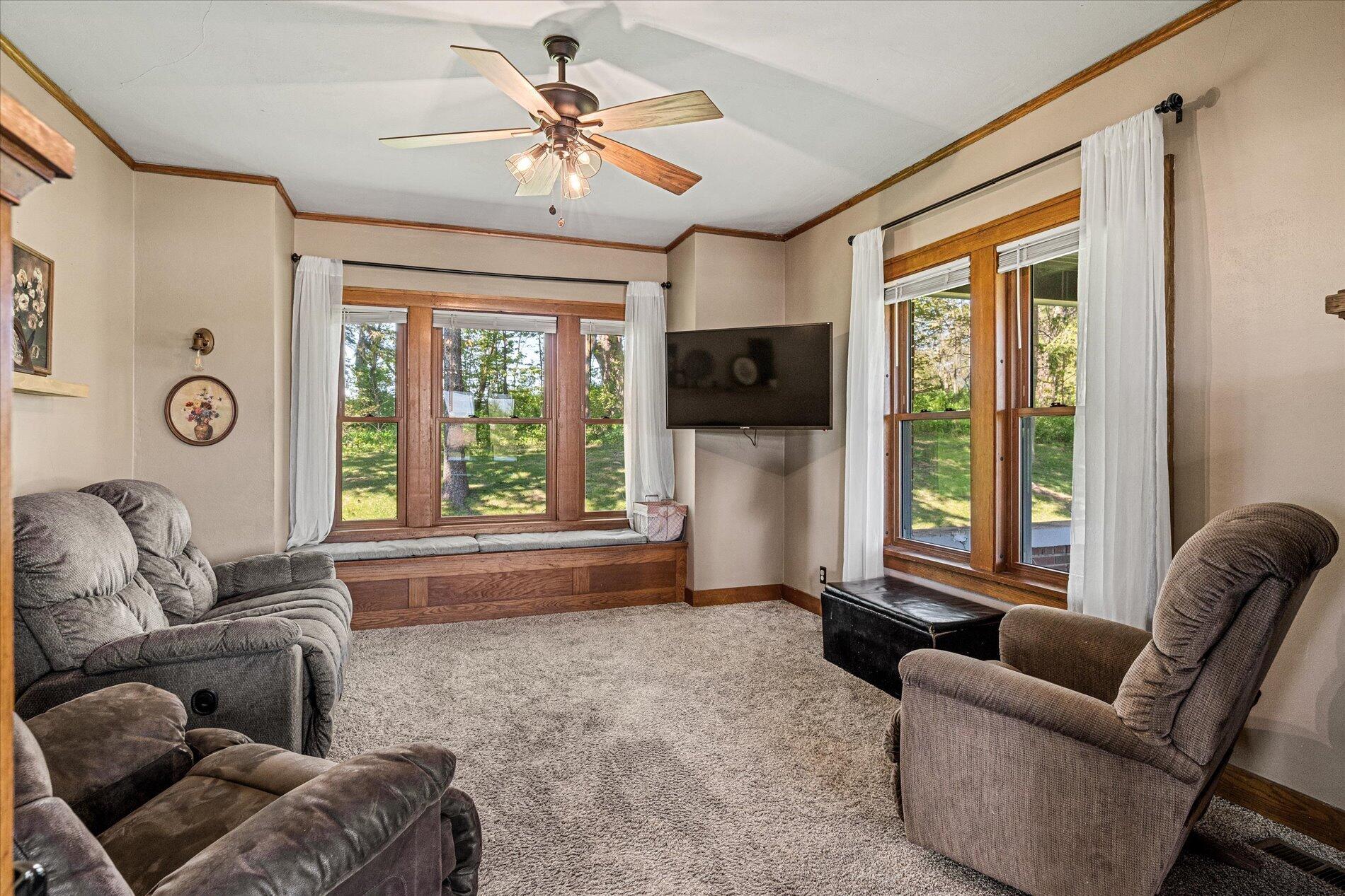 E7155 Traastad Road Franklin, WI 54665 - Photo 22 of 41 Living Room