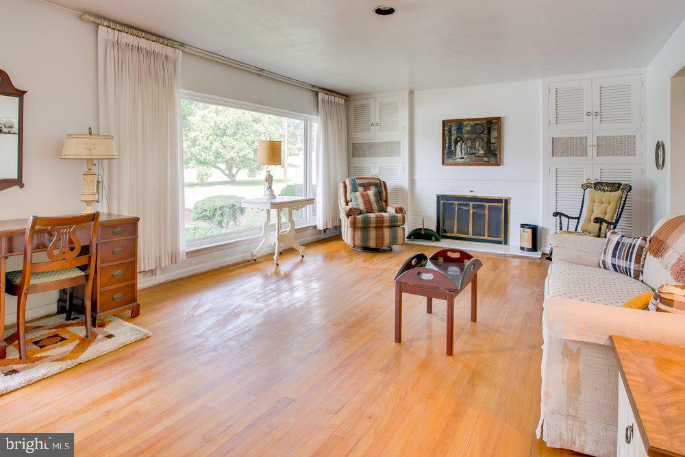 1605 Woodcrest Road Harrisburg, PA 17112 - Photo 4 of 25 Gallery Image 4