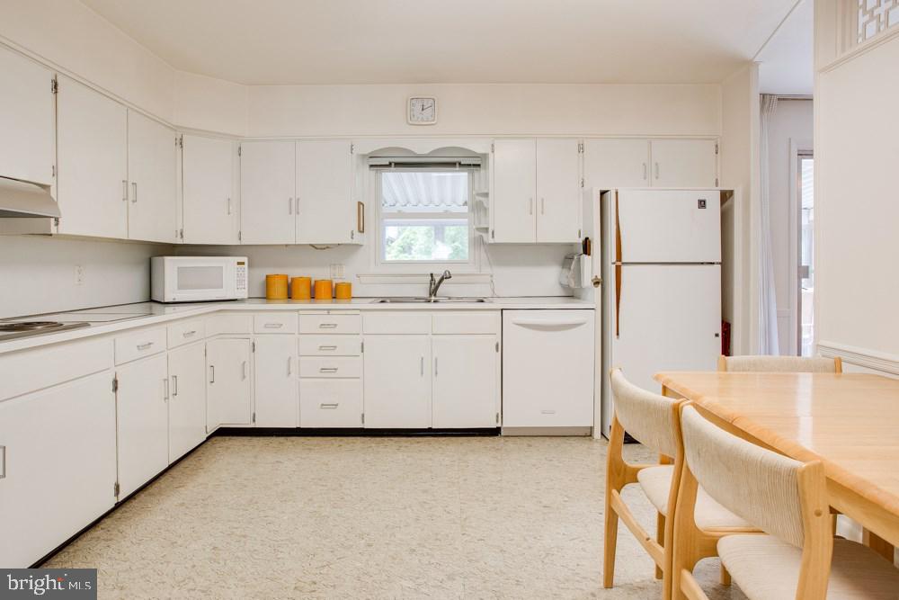 1605 Woodcrest Road Harrisburg, PA 17112 - Photo 9 of 25 Gallery Image 9