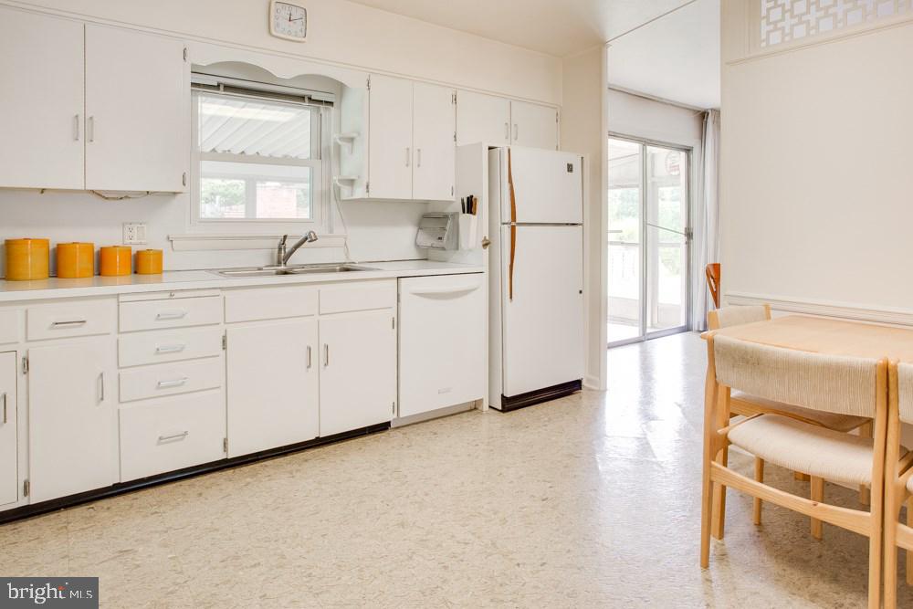 1605 Woodcrest Road Harrisburg, PA 17112 - Photo 10 of 25 Gallery Image 10