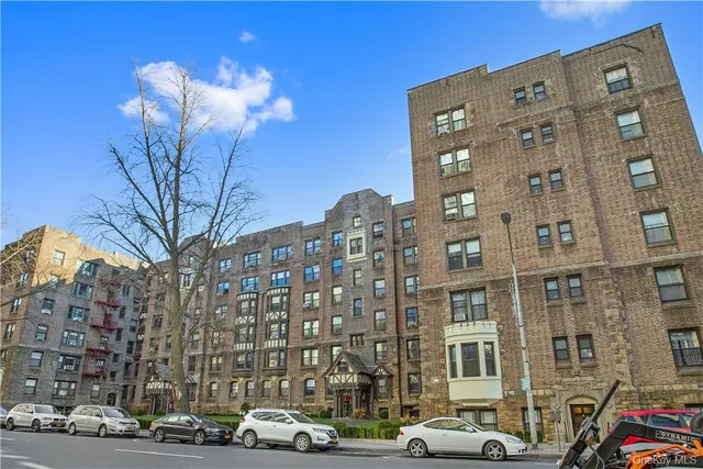 $4,125 | 250 Martine Avenue, Unit 3F, White Plains, NY 10601