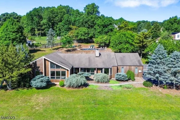 $695,000 | 2 Partridge Run, Hampton, NJ 08827