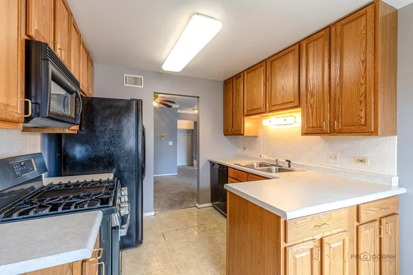 $290,000 | 1107 Woodbury Lane, Unit A2, Wheeling, IL 60090