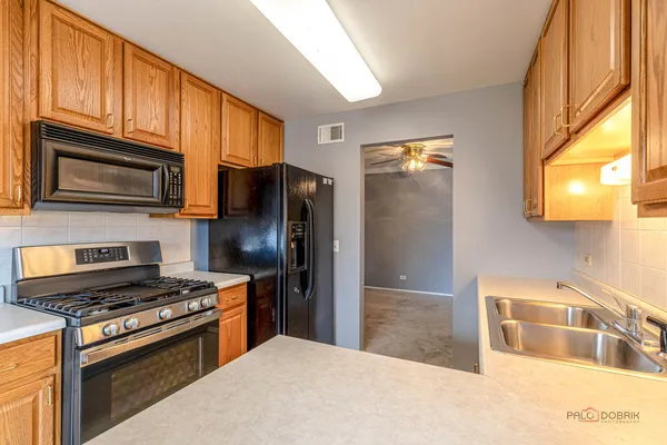 $290,000 | 1107 Woodbury Lane, Unit A2, Wheeling, IL 60090