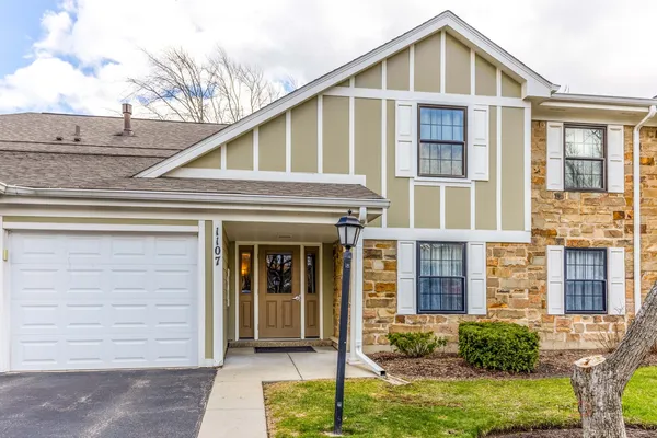 $290,000 | 1107 Woodbury Lane, Unit A2, Wheeling, IL 60090