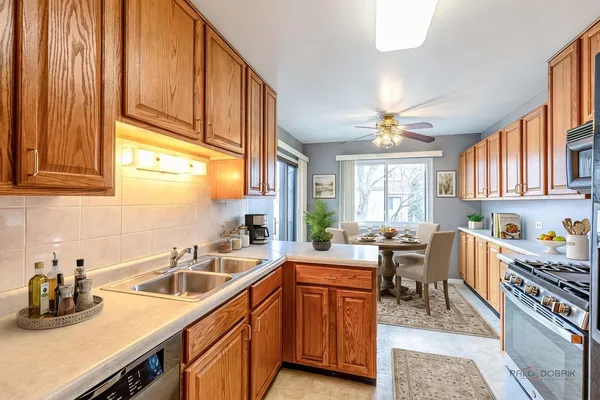 $290,000 | 1107 Woodbury Lane, Unit A2, Wheeling, IL 60090