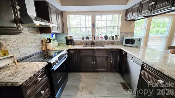 $455,000 | 10001 White Cascade Drive, Charlotte, NC 28269