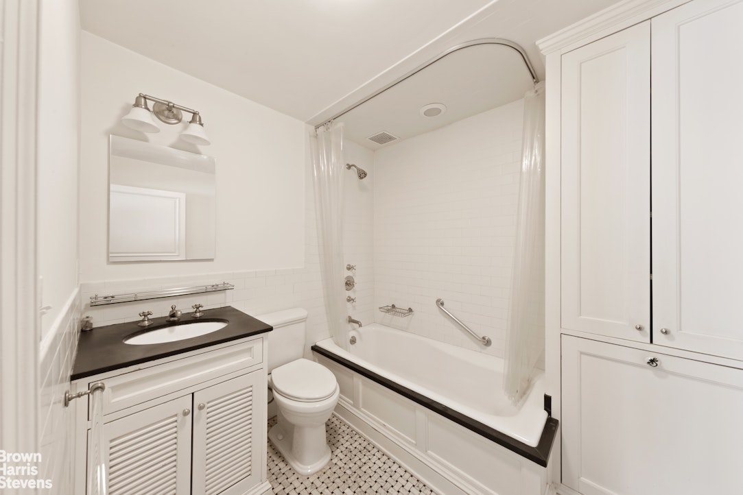 116 East 68th Street, Unit 8B Manhattan, NY 10065 - Photo 8 of 11