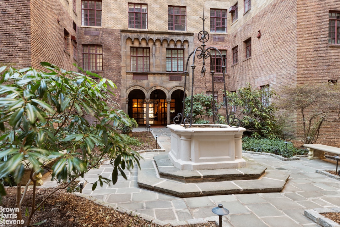 116 East 68th Street, Unit 8B Manhattan, NY 10065 - Photo 9 of 11