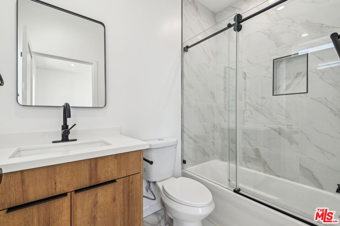 2923 South Burnside Avenue Los Angeles, CA 90016 - Photo 16 of 26