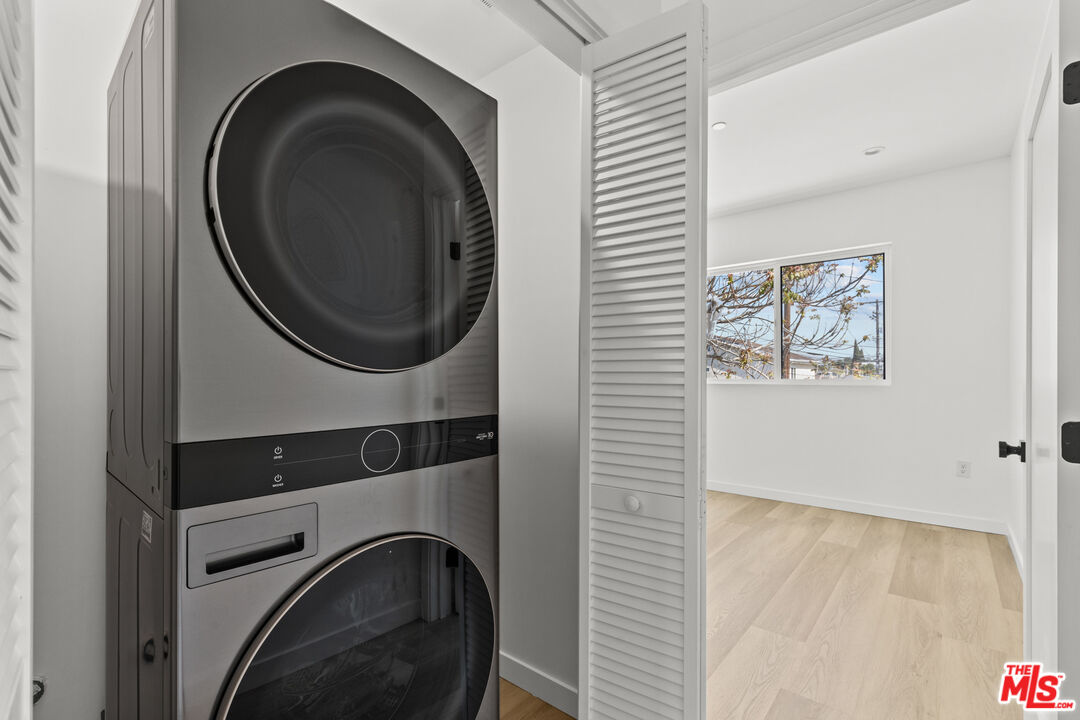 2923 South Burnside Avenue Los Angeles, CA 90016 - Photo 19 of 26 a view of washer and dryer