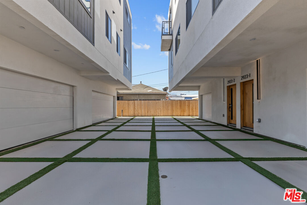 2923 South Burnside Avenue Los Angeles, CA 90016 - Photo 23 of 26