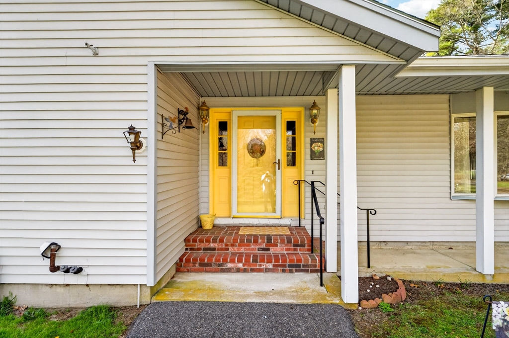 74 Tispaquin Street Middleboro, MA 02346 - Photo 5 of 40