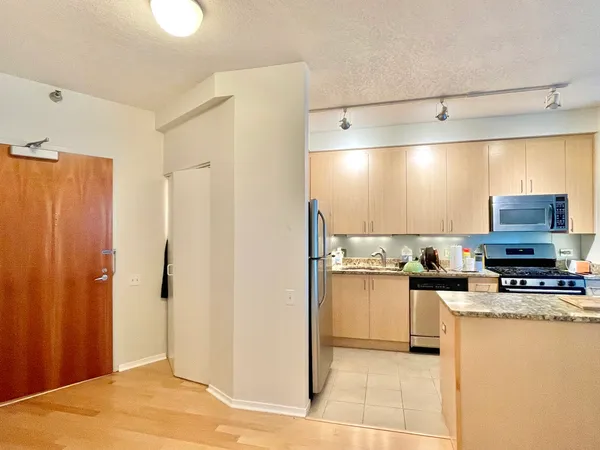 $3,950 | 600 North Kingsbury Street, Unit 1006, Chicago, IL 60654