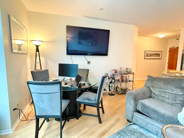 $3,950 | 600 North Kingsbury Street, Unit 1006, Chicago, IL 60654