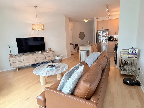 $3,900 | 600 North Kingsbury Street, Unit 1006, Chicago, IL 60654