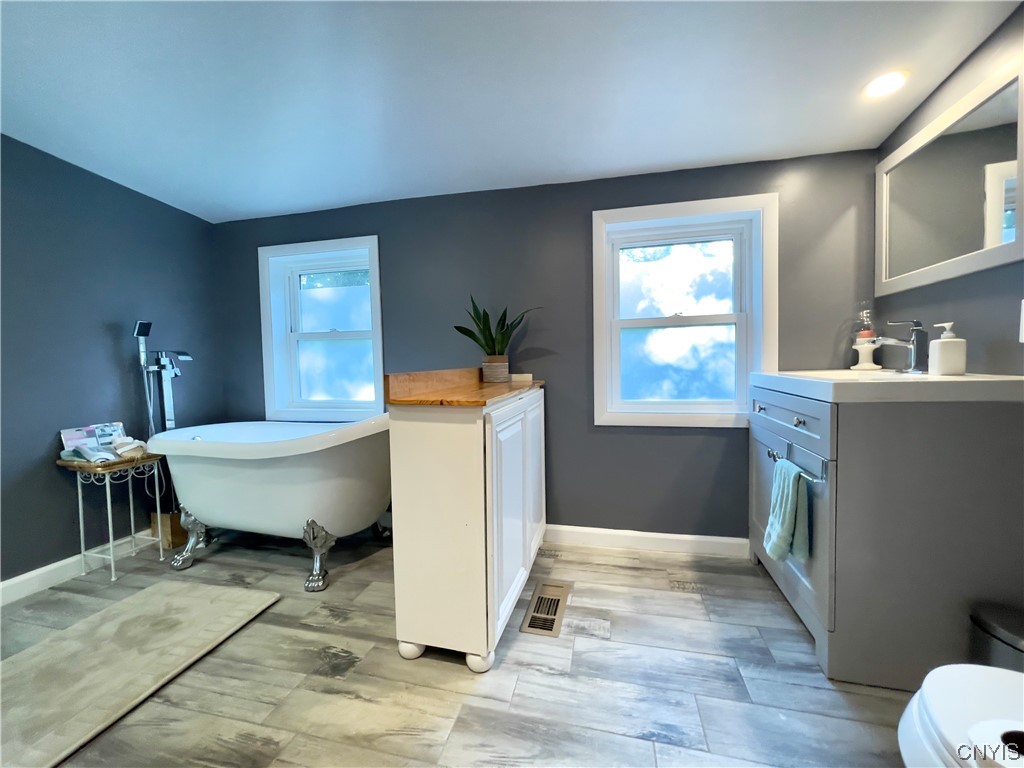 3082 Warners Road Camillus, NY 13164 - Photo 14 of 41 Upstairs Full Bathroom