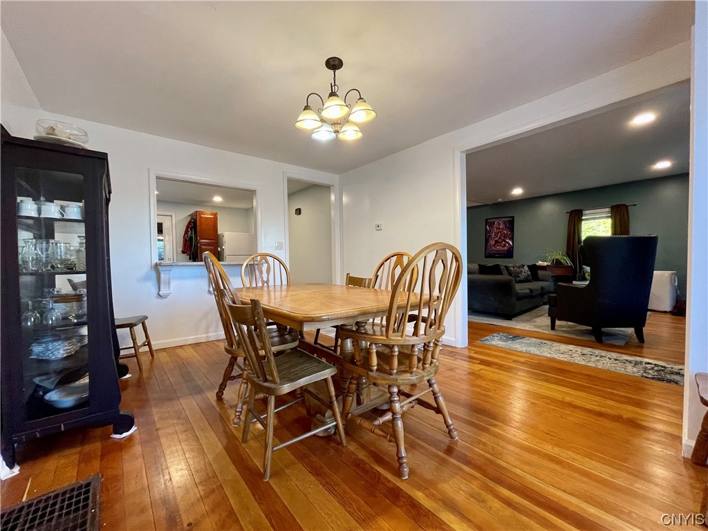 3082 Warners Road Camillus, NY 13164 - Photo 21 of 41 Dining Room