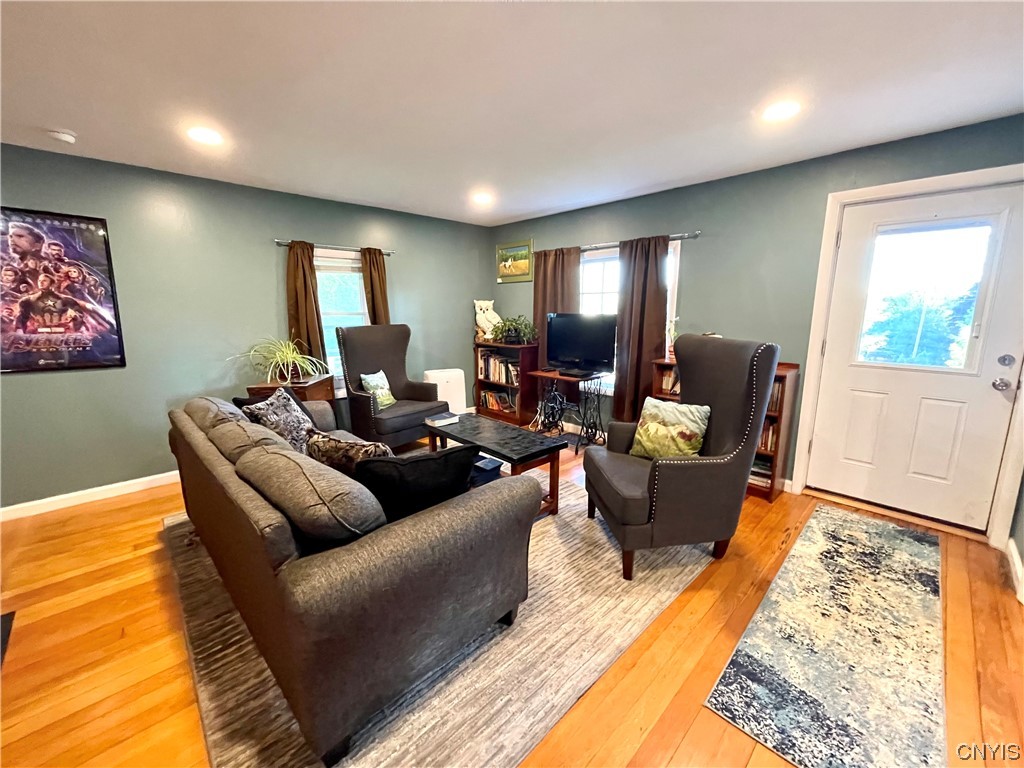 3082 Warners Road Camillus, NY 13164 - Photo 27 of 41 Living Room