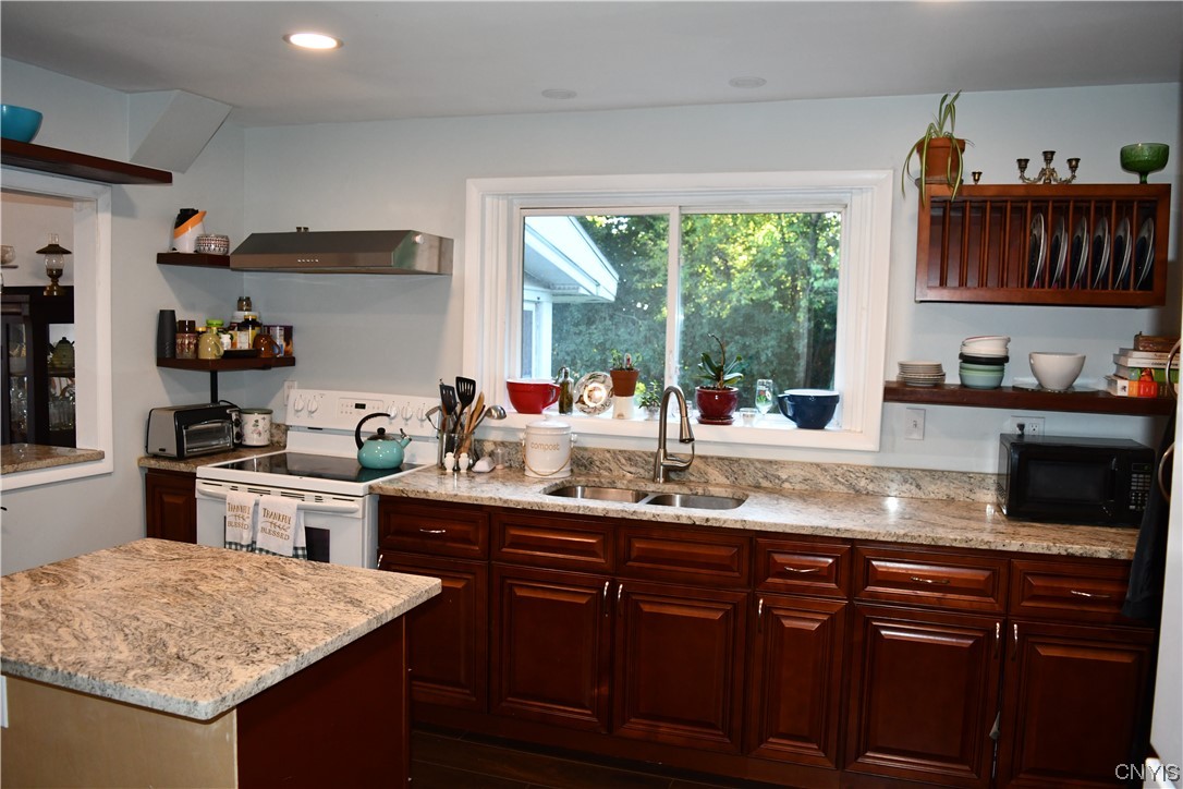 3082 Warners Road Camillus, NY 13164 - Photo 36 of 41 Kitchen
