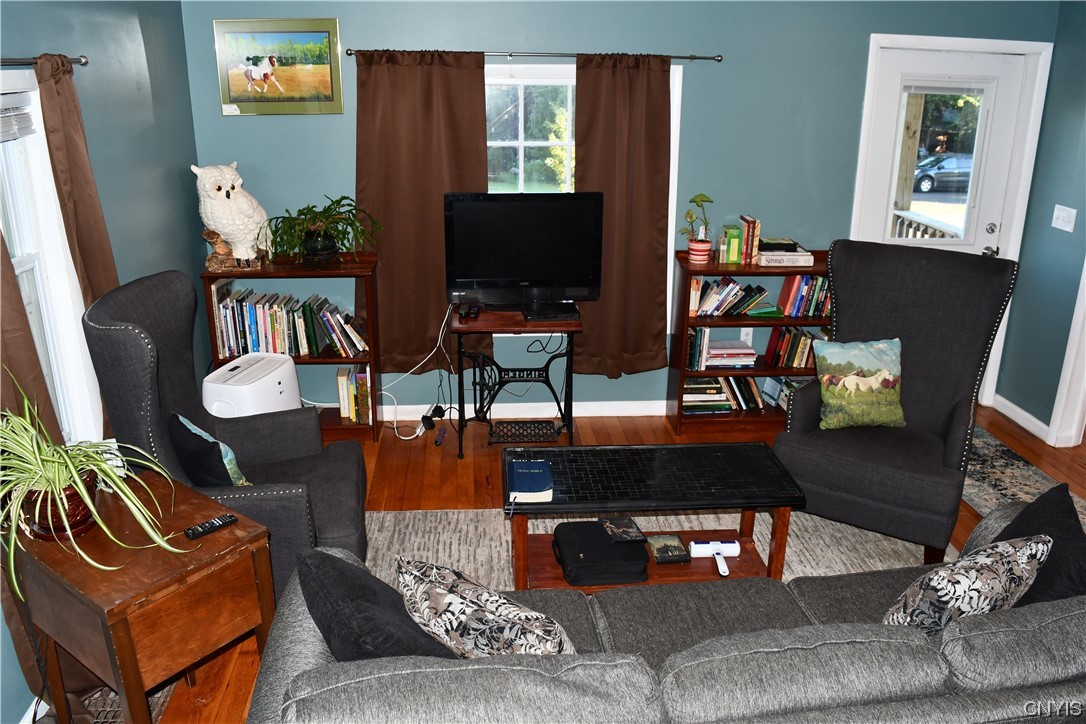 3082 Warners Road Camillus, NY 13164 - Photo 40 of 41 Living Room