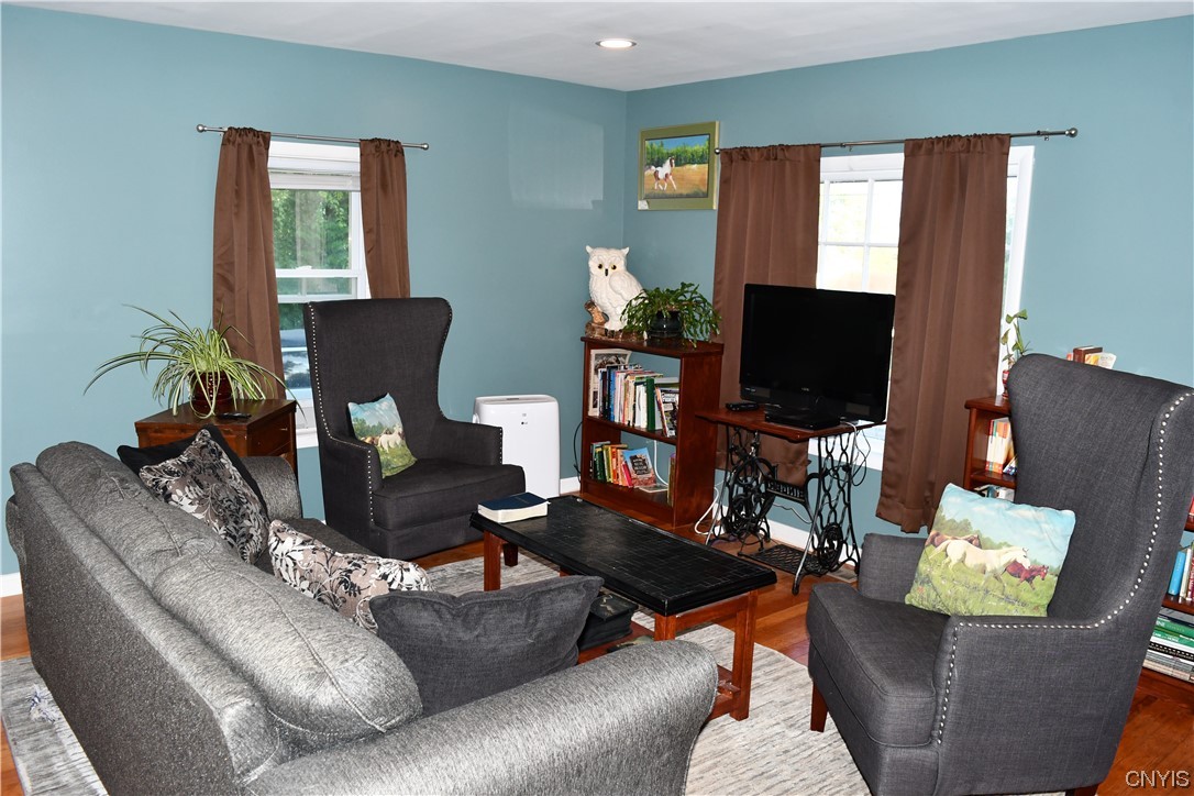 3082 Warners Road Camillus, NY 13164 - Photo 41 of 41 Living Room