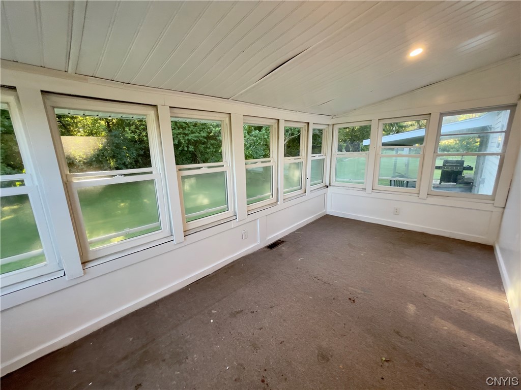 3082 Warners Road Camillus, NY 13164 - Photo 7 of 41 In closed Porach