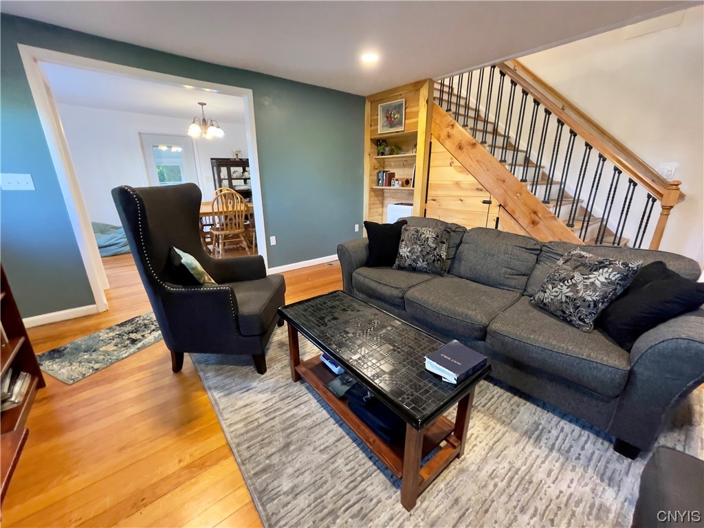 3082 Warners Road Camillus, NY 13164 - Photo 8 of 41 Living Room