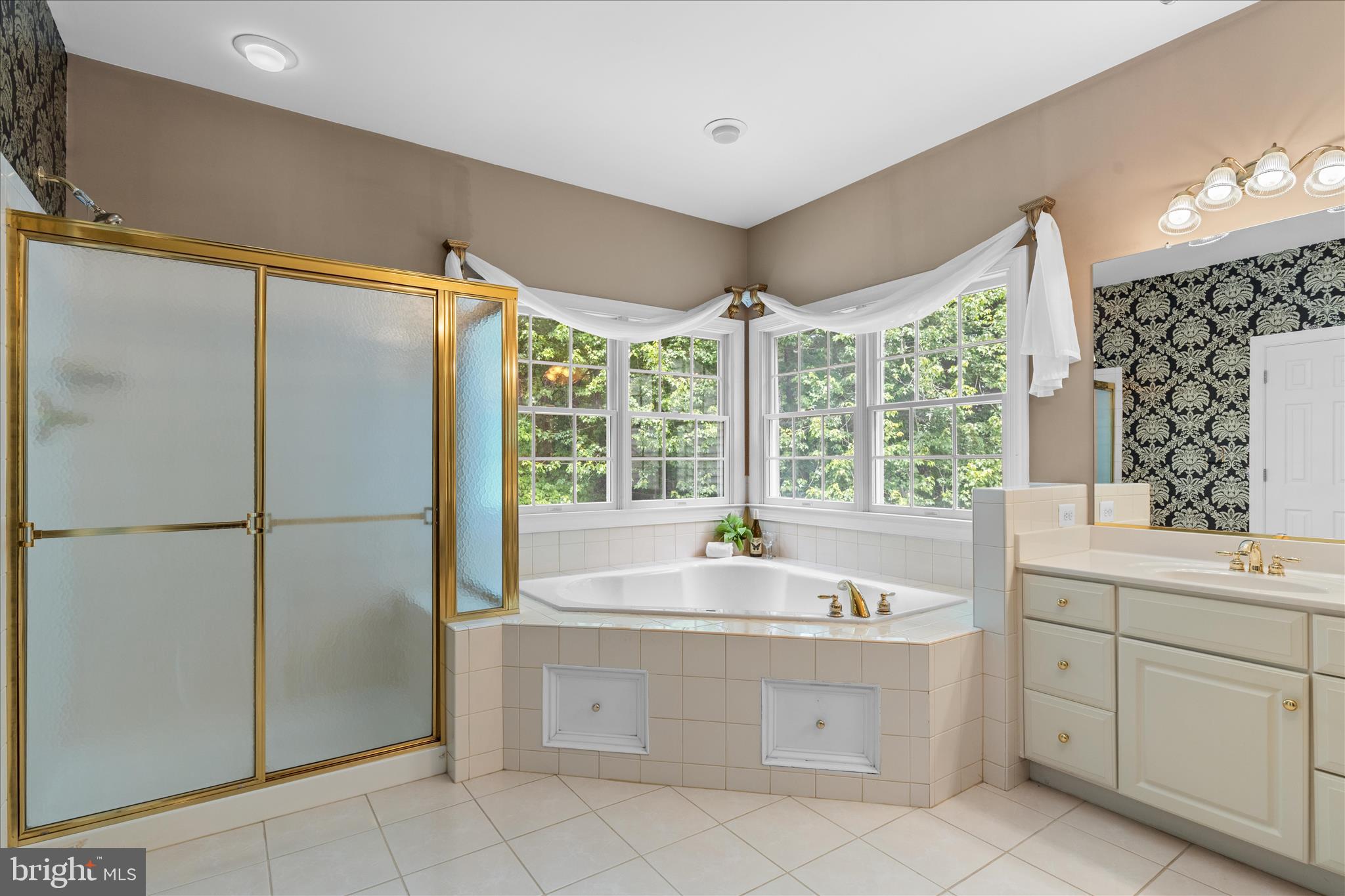 1322 Windsor Ridge Lane Annapolis, MD 21409 - Photo 55 of 104 Primary jetted bath tub and shower
