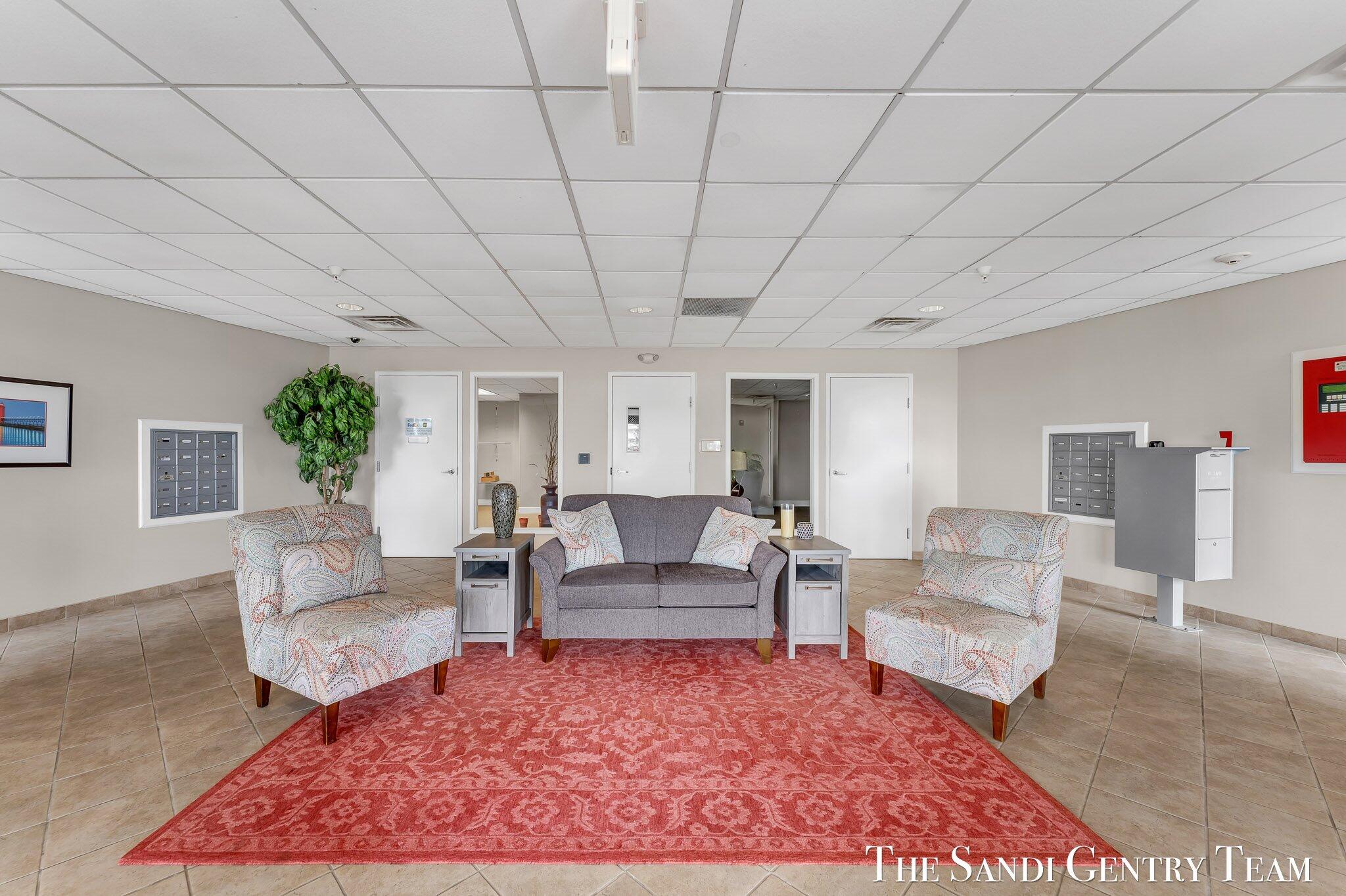 917 West Savidge Street, Unit 15 Spring Lake, MI 49456 - Photo 6 of 39 12-AIV00166