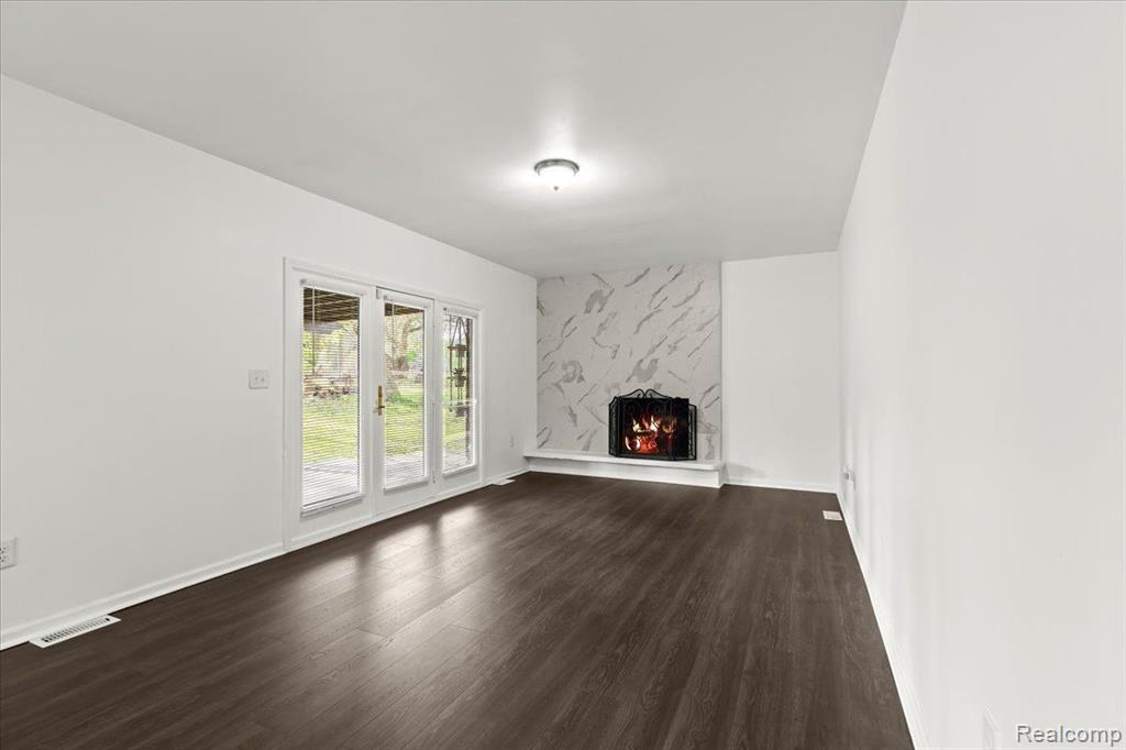 20937 Halsted Road Farmington Hills, MI 48167 - Photo 12 of 33