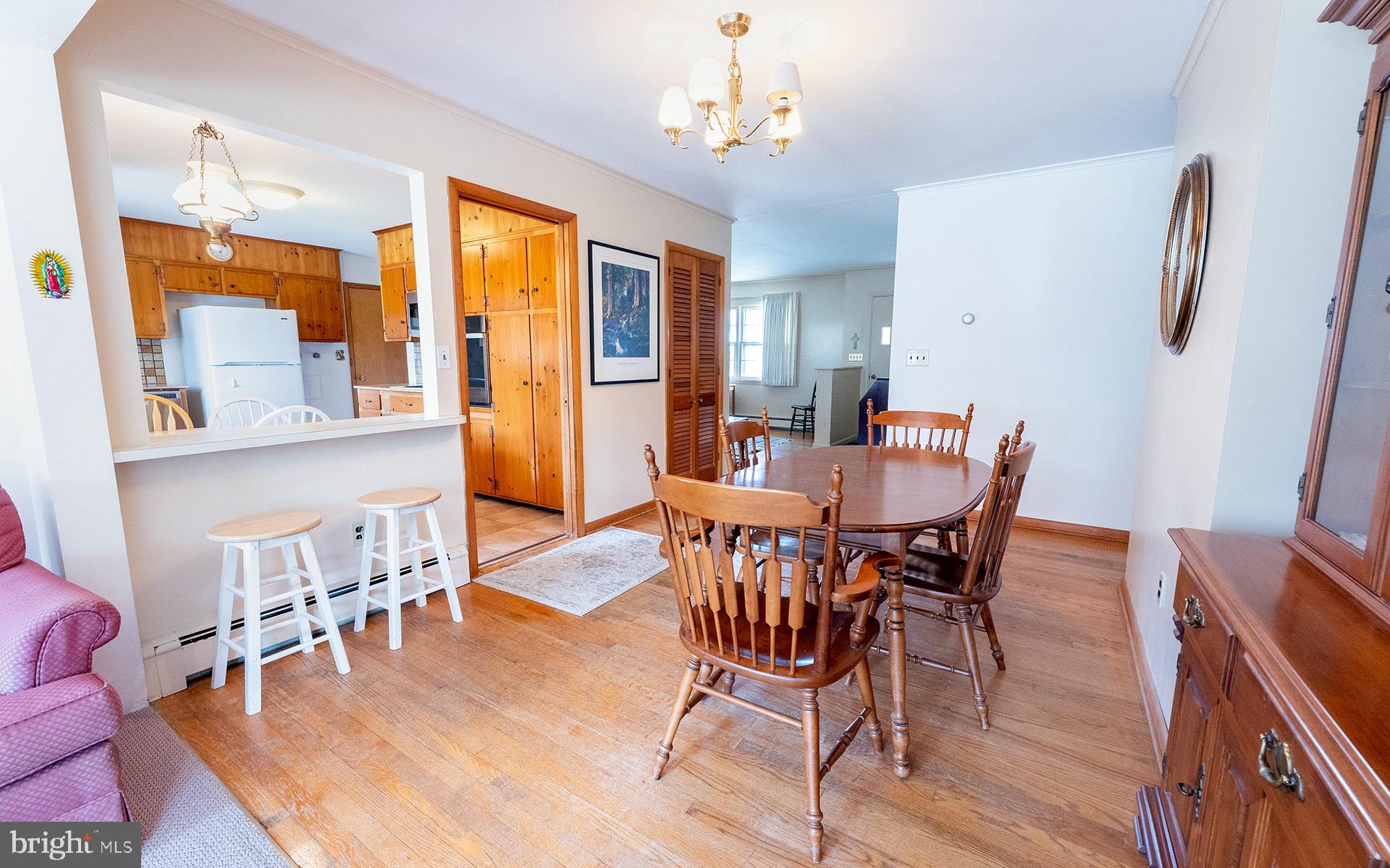 22 Morningside Drive Pennington, NJ 08534 - Photo 3 of 23 Breakfast Bar