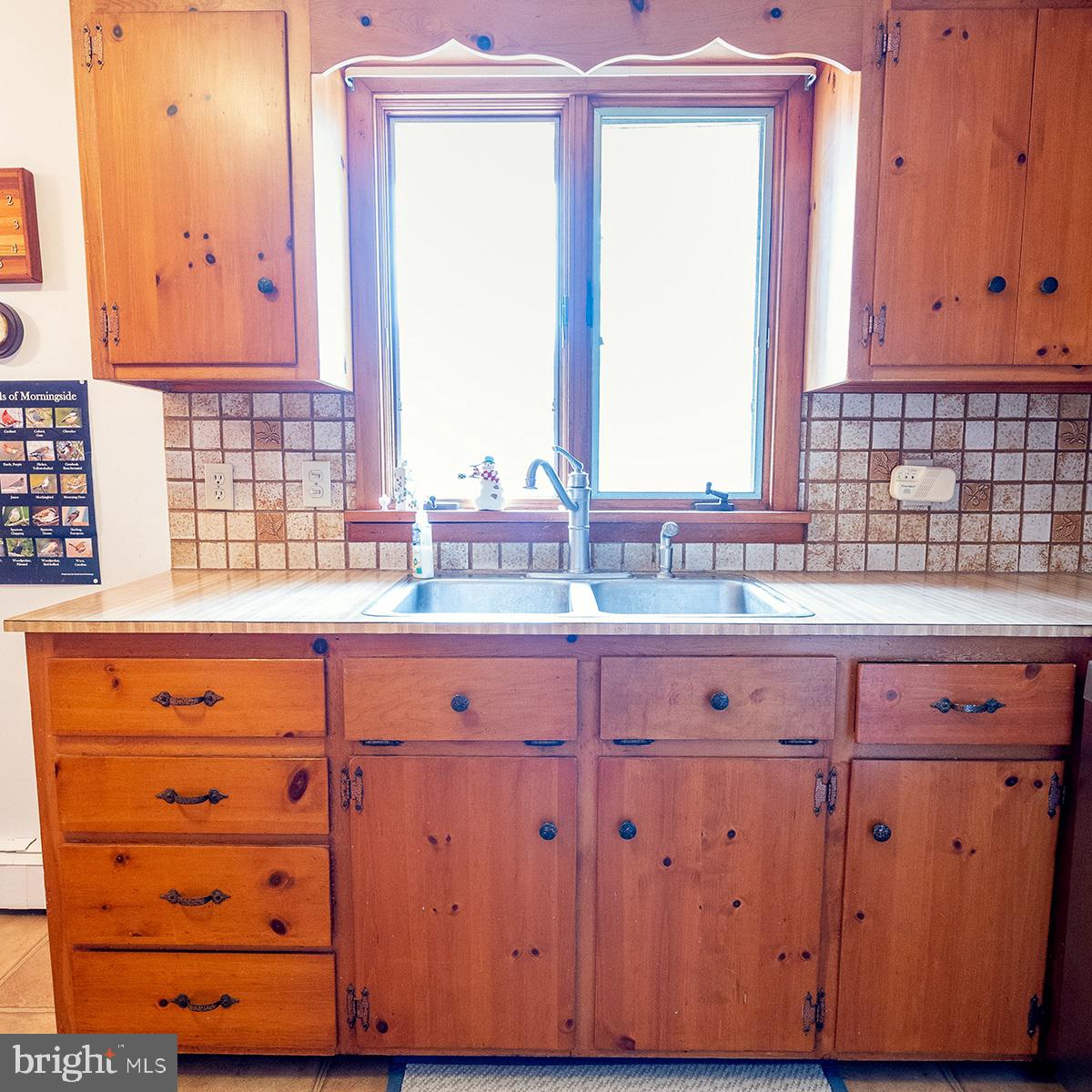 22 Morningside Drive Pennington, NJ 08534 - Photo 6 of 23 Kitchen-Backsplash & Plenty of Cabinets