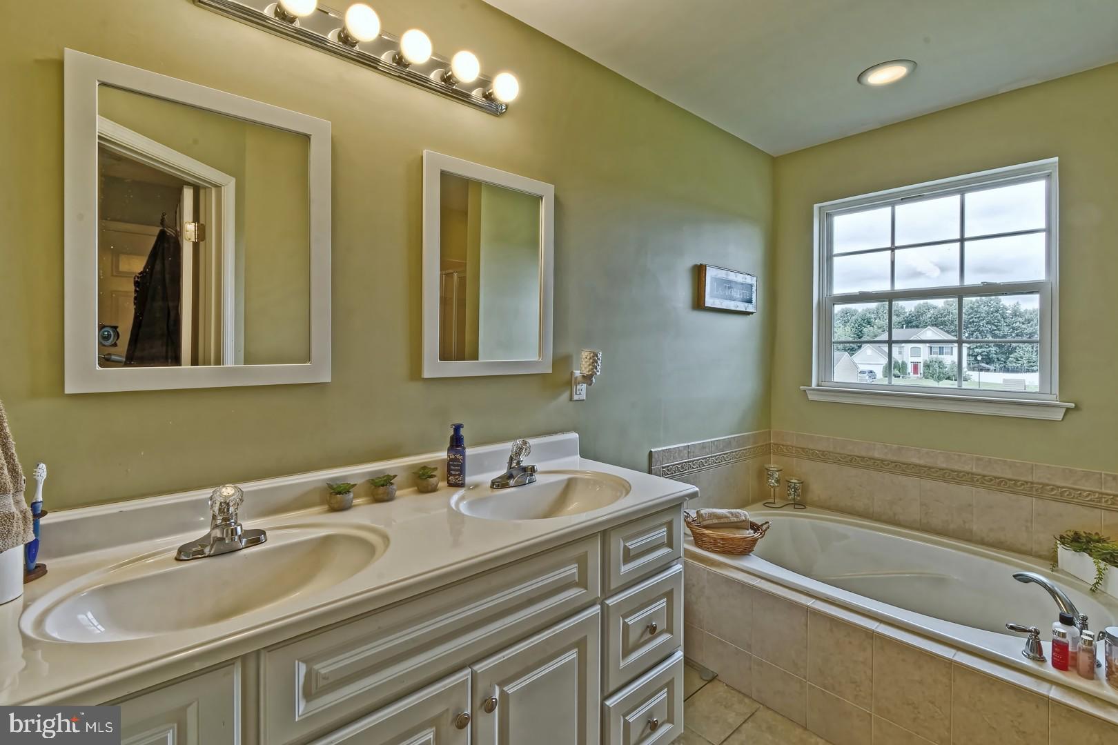2478 Simonelli Road Vineland, NJ 08361 - Photo 16 of 30 MasterBath/Garden Tub
