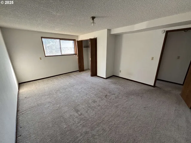 6571 Oakridge Drive, Gladstone, OR 97027